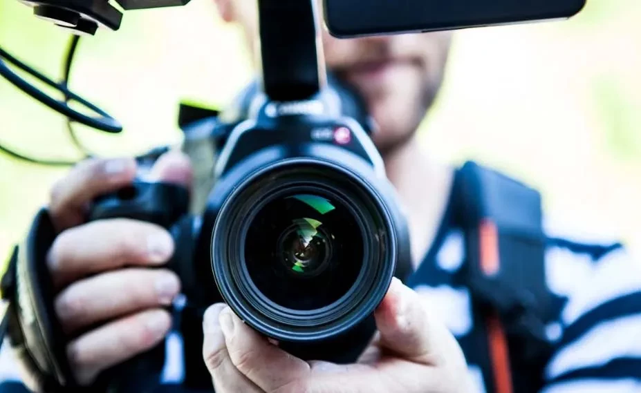  Gazetecilik Fotoğrafçılık ve Günümüzün Hızlı İletişimi Dijital  Ortam