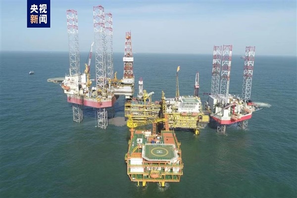 Çin’in en büyük deniz petrol sahası, elektrik üretimine başladı
