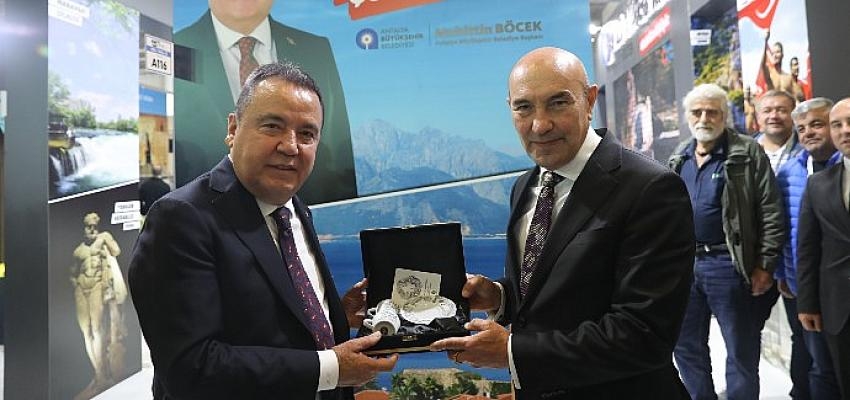 Antalya Büyükşehir Belediye Başkanı Muhittin Böcek İzmir Turizm Fuarı