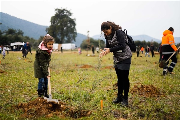İzmir’de ‘Bir Fidan Bir Dünya’ ile ağaçlandırma çalışmaları başlıyor