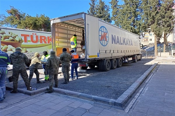 Ankara Büyükşehir’in deprem bölgesine yardımları devam ediyor