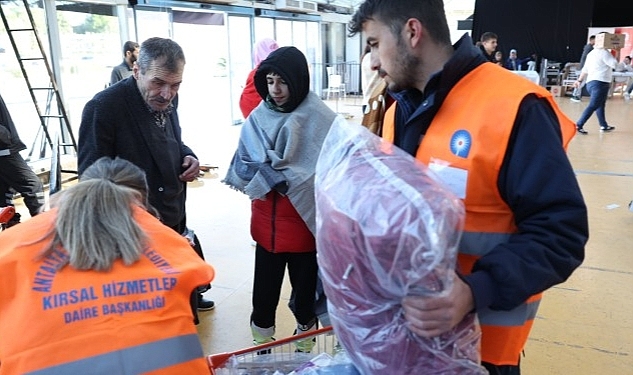 Antalya'daki depremzede vatandaşların ihtiyaçları karşılanıyor