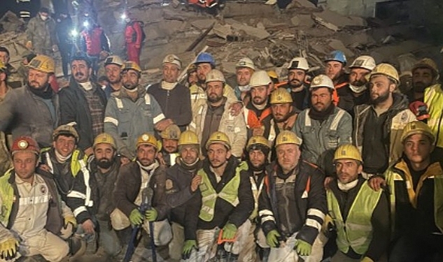 Türkiye'nin dört bir yanından gelen 10 bin madencimizin ellerinden öpüyoruz