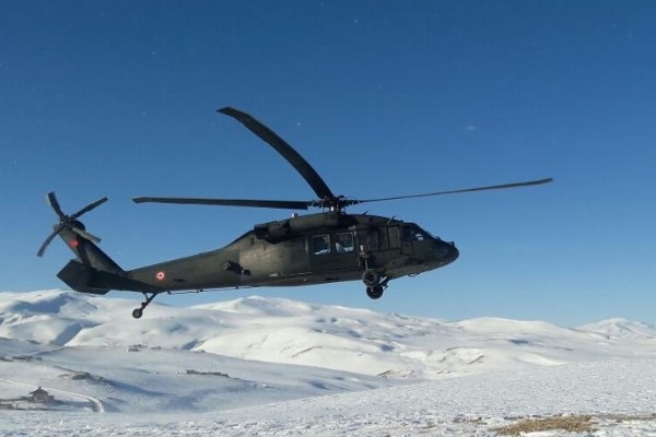 Helikopterlerle köylere yardım malzemeleri ulaştırılmaya devam ediyor