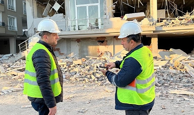 Deprem bölgesindeki yapılarda incelemelerde bulunan EÜ bilim ekibi İzmir'e döndü