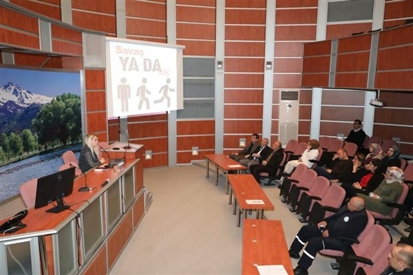 Kayseri Büyükşehir’den ‘deprem psikolojisi ve kaygı’ konulu eğitim semineri