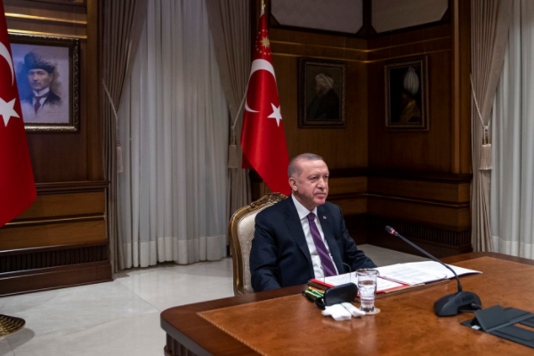 Cumhurbaşkanı Erdoğan, deprem bağışı konferansında konuşuyor