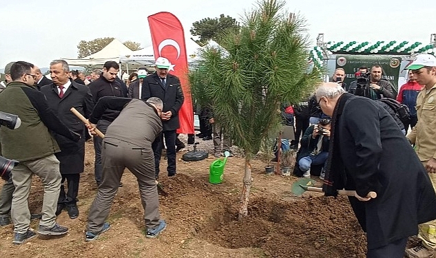 İzmir'de ″6 Şubat 2023 Deprem Şehitleri Hatıra Ormanı Fidan Dikim Töreni″ Yapıldı