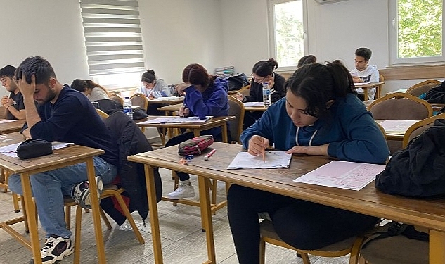 Öğrenciler Türkiye geneli deneme sınavında
