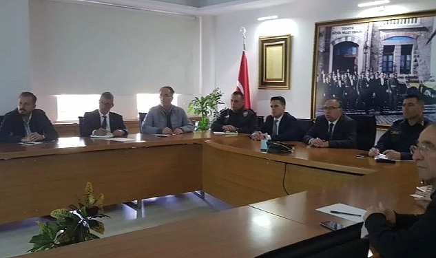 Foça'da Kaymakam Türköz Başkanlığında Seçim Güvenliği ve Koordinasyon Toplantısı Yapıldı