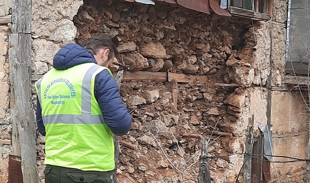Antalya Büyükşehir ekipleri Adana'da hasar tespit yaptı