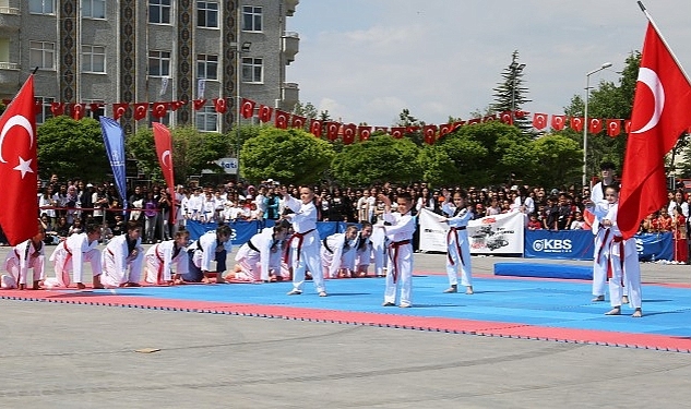 19 Mayıs Atatürk'ü Anma Gençlik ve Spor Bayramı tüm yurtta olduğu gibi Karaman'da da törenle kutlandı