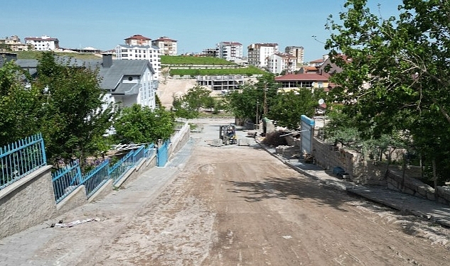 Fen İşleri Müdürlüğü Ekipleri Kıratlıoğlu Mahallesi'nde Çalışmalarını Sürdürüyor