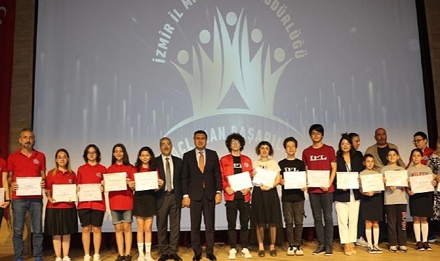 İzmir İl Milli Eğitim Müdürlüğünün “Geleneksel Taçlanan Başarılar Gala Töreni" İzmir İktisat Kongresi Binasında Gerçekleştirildi