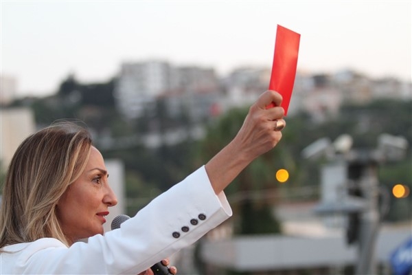 CHP’li Nazlıkaya: “İktidara kırmızı kart gösteriyoruz”
