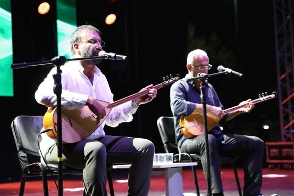 Kartal’da sanatçılar türkülerini “barış” için söyledi