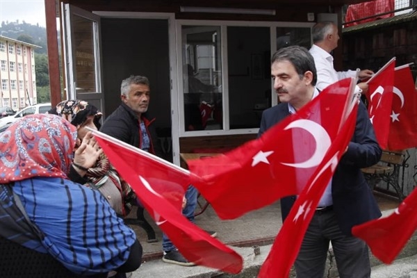 CHP’li Deniz: “Yaşasın tam bağımsız demokratik laik Türkiye Cumhuriyeti”