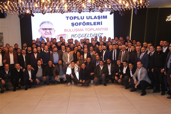 Kayseri Büyükşehir Belediye Başkanı Büyükkılıç, toplu ulaşım şoförleri ile buluştu