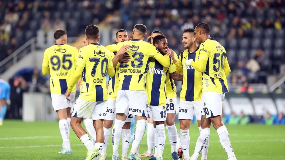 Fenerbahçe Zirve Takibini Sürdürüyor: 11 Maçta 26 Puan!