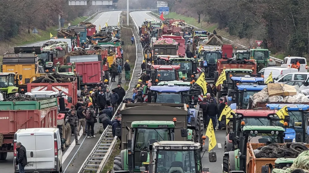 French Farmers Take to the Streets in Paris: A New Wave of Protests