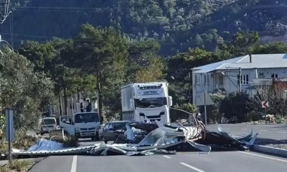 Fırtınanın Faturası Mersinde Ağır Oldu: 1 Ölü, 1 Yaralı