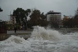 Anamur Sahillerinde Yüksek Dalga Riskine Karşı Yüksek Risk Uyarısı