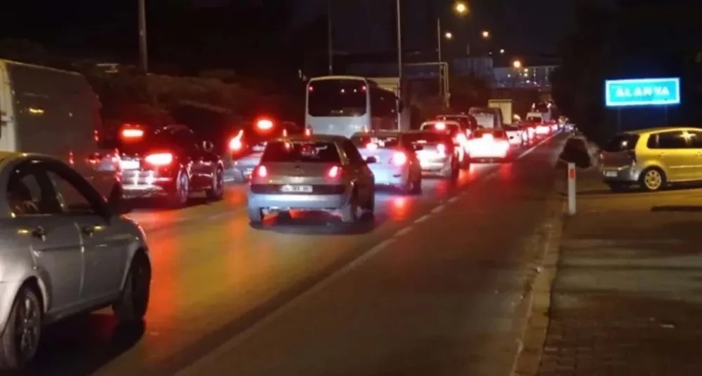 Bayram Tatili Dönüşü D-400 Karayolu Antalya-Mersin Arası Trafik Yoğun Geçti