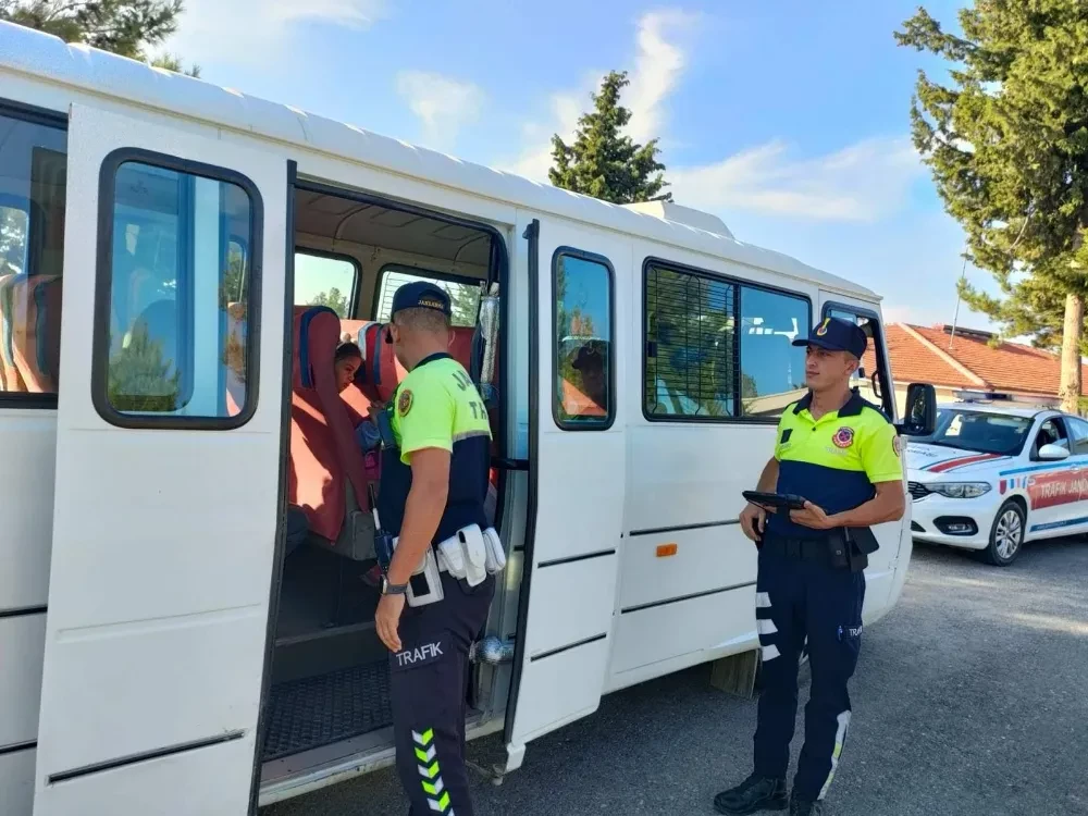 Jandarma’dan Öğrenci Servislerine Sezon Kontrolü