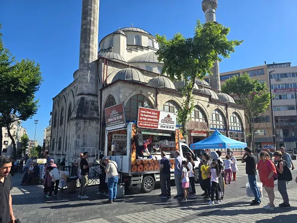 Hayır Lokması Döktürme Üç Aylar’da Paylaşımın Simgesi Oldu