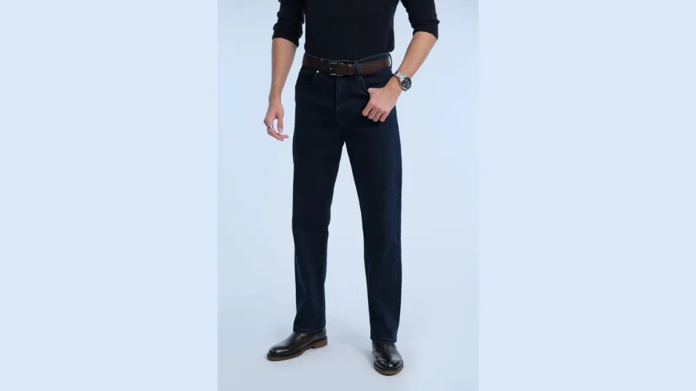 Koyu Lacivert Jean Kombinleriyle Göz Kamaştırın