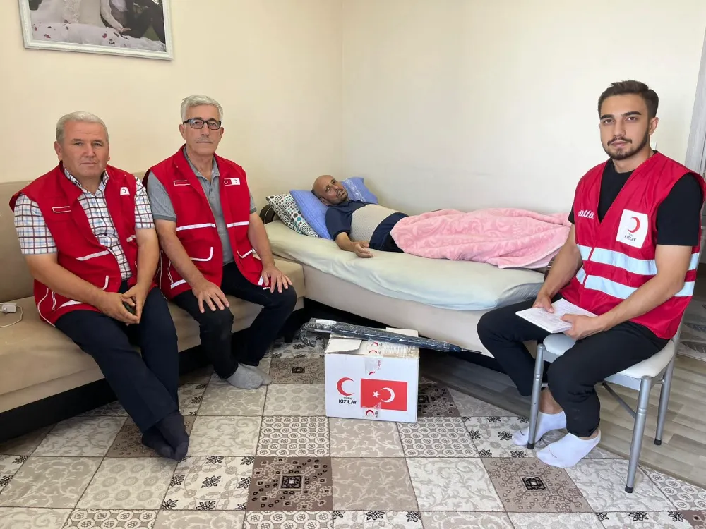 Türk Kızılay Anamur Şubesi’nden Anlamlı Ziyaret: Hasta Vatandaşa Moral Oldular