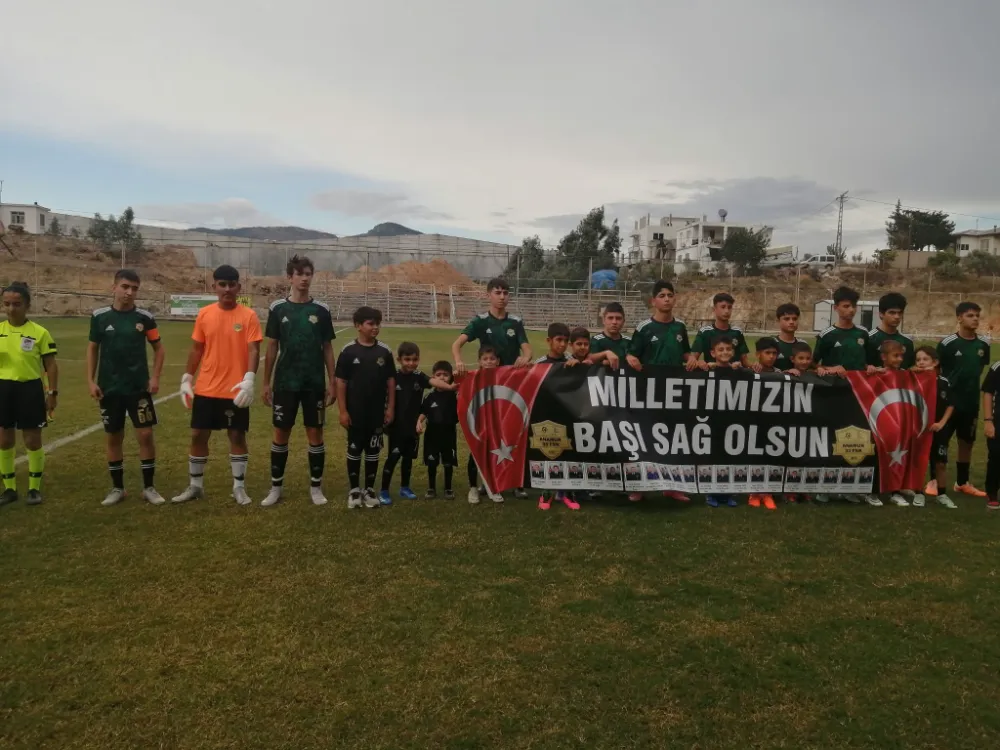  U-16lı Sporcularımızdan 20 Şehidimiz için Anlamlı Pankart