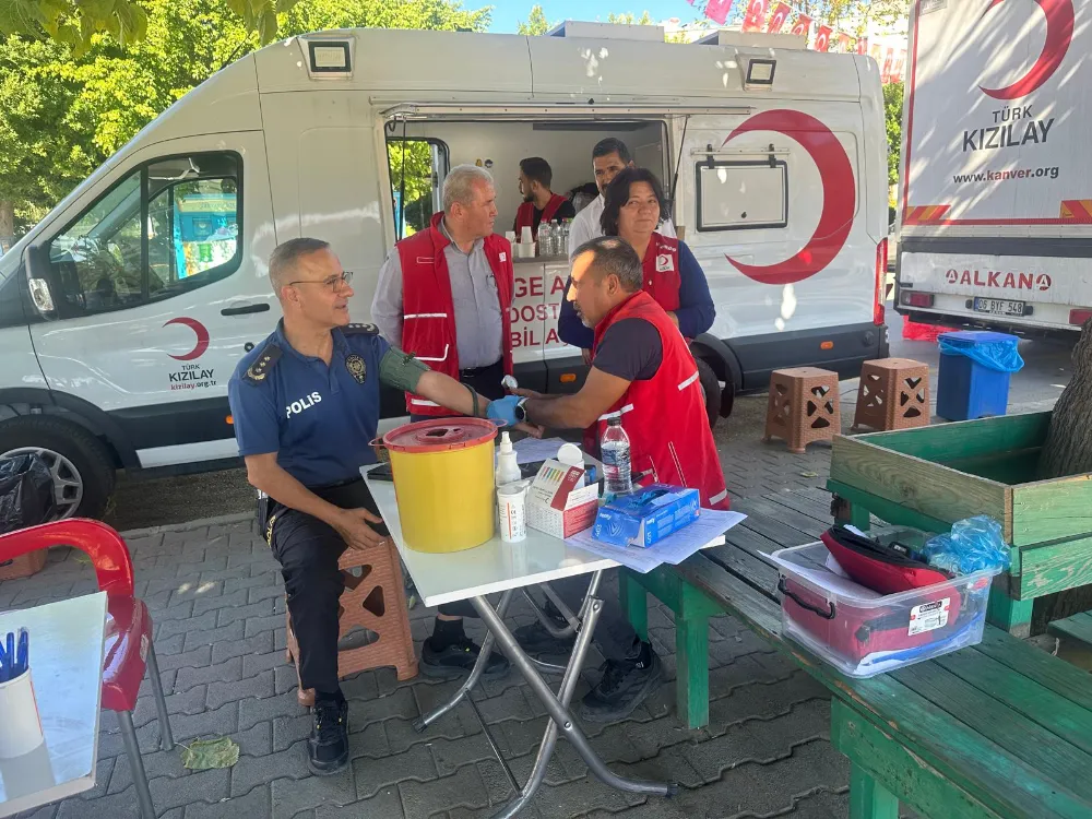 Emniyet Personelinden Kızılay’a Anlamlı Destek: Kan Bağışıyla Umut Oldular