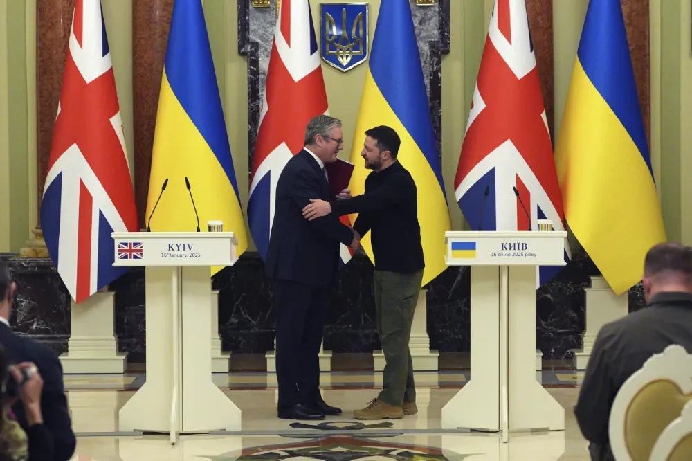 UK Prime Minister Assembles Coalition to Enforce Ukraine Peace Agreement​