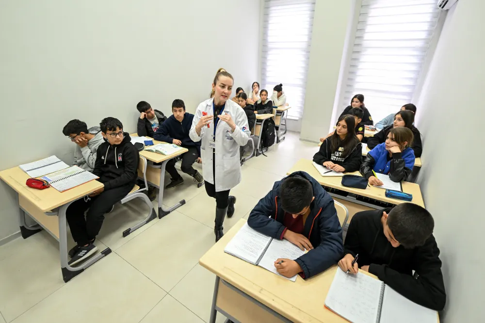 Mersin Büyükşehir Kurs Merkezi Anamur’da Yüzlerce Öğrenciye Umut Oluyor