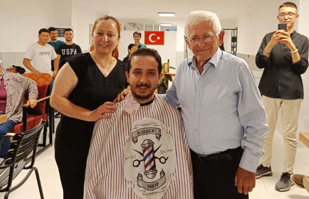 Emre’ye Askerlik Kınası 