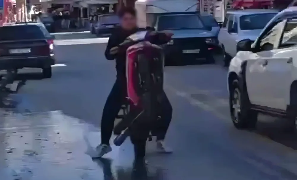 Trafiği Tehlikeye Sokan Motosikletli Jandarma’dan Kaçamadı