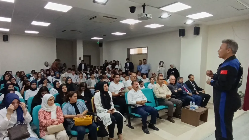 Türkiye’nin ilk Astronotu Şehit Yüksel Alçın Anadolu İmam Hatip Lisesi öğrencileri İle Birarada 