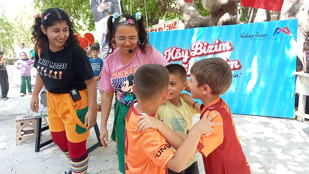Dereköy’de MBB’nin Tiyatro Şenliği ve  Dereköy Muhtarlığının Keşkek İkramı Yoğun İlgi Gördü