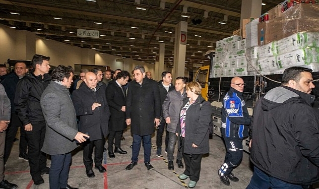 Başkan Soyer yardımların toplandığı Fuar İzmir'i ziyaret etti