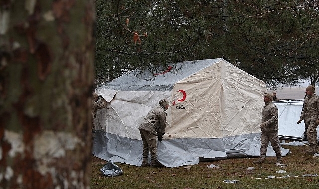 Kızılay'ın Sevk Ettiği 10 Bin Kişilik Çadırlar Kurulmaya Başladı