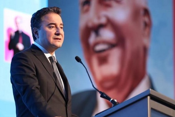 Babacan: ″İletişimin can kurtardığı bir günde Twitter engellenir mi?″