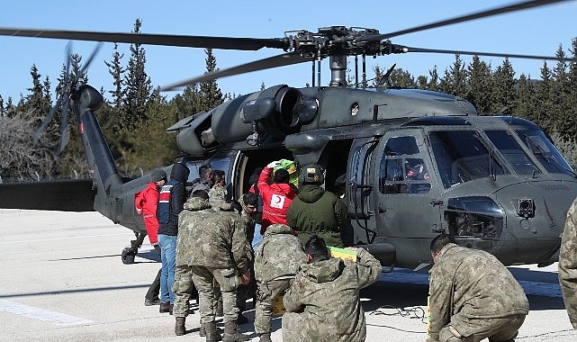 Kırsal Kesimlere Helikopterlerle Yardım Ulaştırıyor