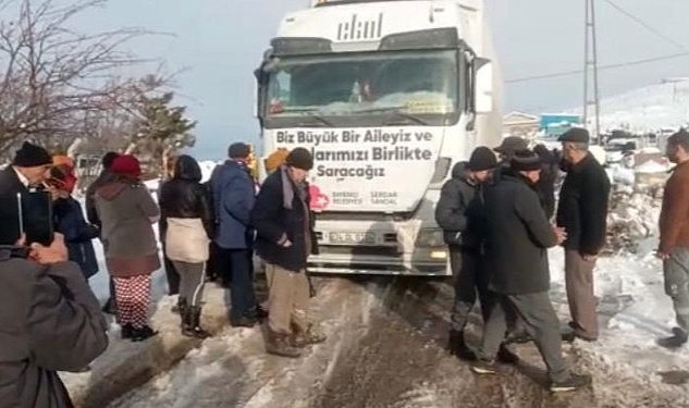 Bayraklı Belediyesinin yardım tırları umut oluyor