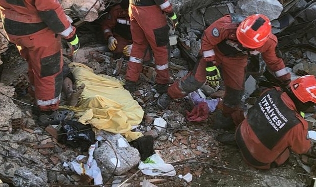 Muğla Büyükşehir Deprem Felaketinde Vatandaşlarında Yanında