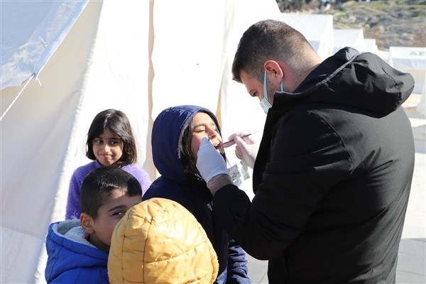 Şanlıurfa’da depremzedelere ağız ve diş taraması yapıldı