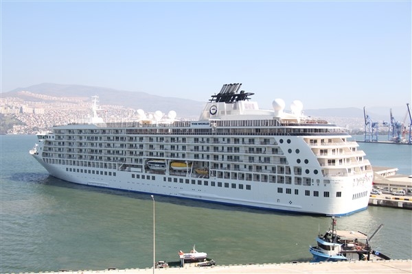 2023’ün ilk kruvaziyer gemisi İzmir Limanı’nda