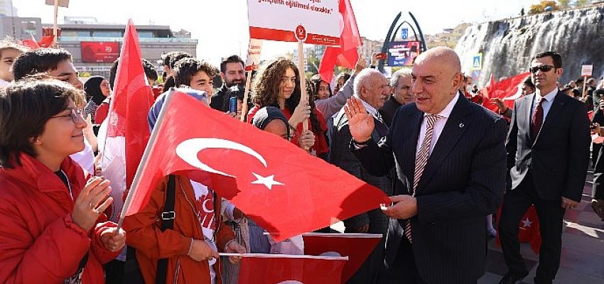 Keçiören’de Gün Boyu Cumhuriyet Coşkusu Yaşandı