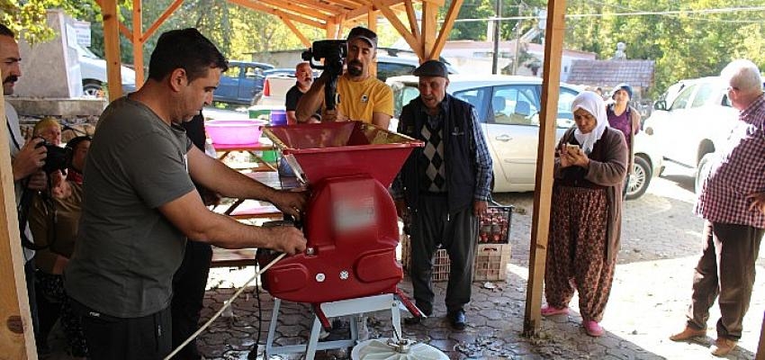 Büyükşehir makine hibeleriyle vatandaşın işini kolaylaştırıyor