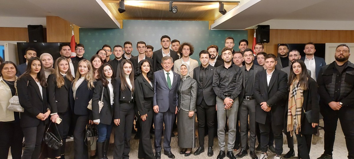 Haliç Üniversitesi Atatürkçü Düşünce Kulübünden Davutoğlu’na ziyaret